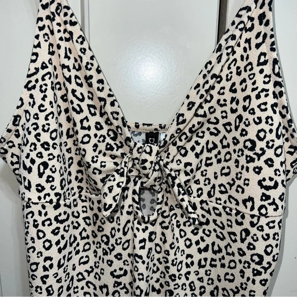 Divided by H&M Leopard Print Spaghetti Strap V-Neck Bodysuit Size Medium - Picture 3 of 10